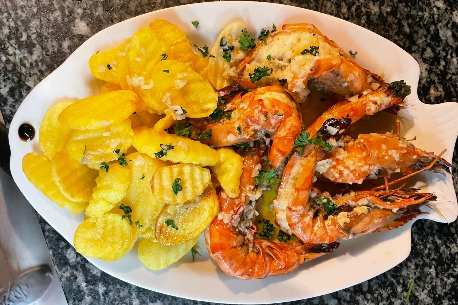 Fisch- und Meeresfrüchteplatte im Restaurant O Douro